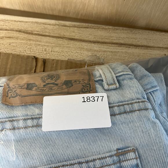 Tommy Hilfiger Jeans Mens 35x30 Light Wash Straight Leg Vintage Denim - Picture 11 of 11